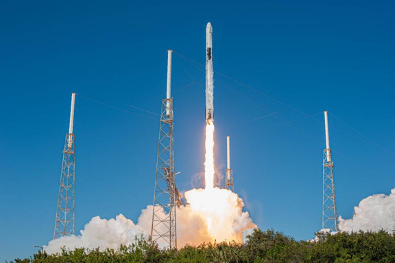 Falcon 9 focket lifts off