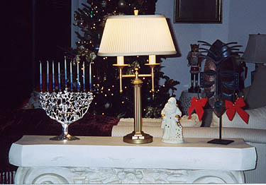 Fred's SANTAHANAKWANSDAY DINING TABLE