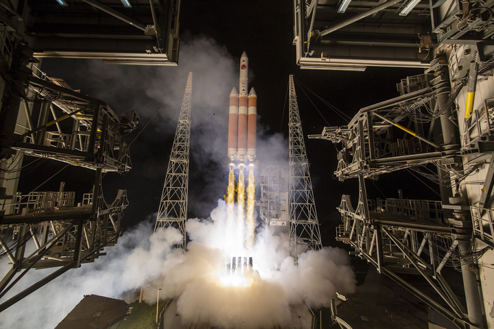 8/12/18-ULA's Delta IV launches Parker Solar Probe - b