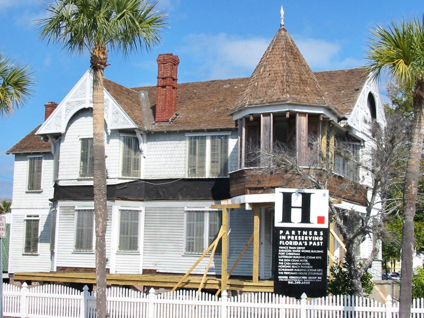 Pritchard House with old roof. Pritchard House with old roof.